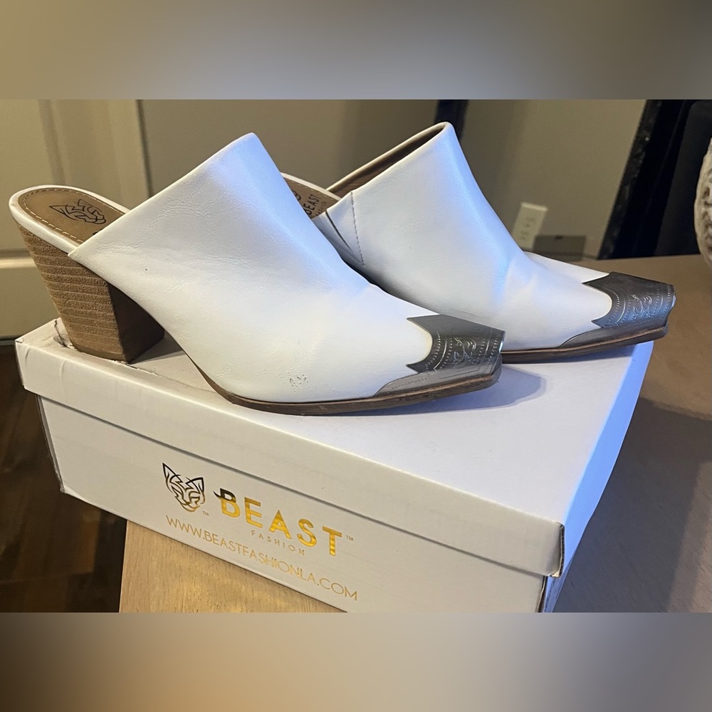 USED // Beast Fashion white slip-in western heels // women’s 7.5